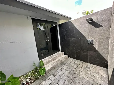 513 NW 30th Street Wilton Manors FL 33311