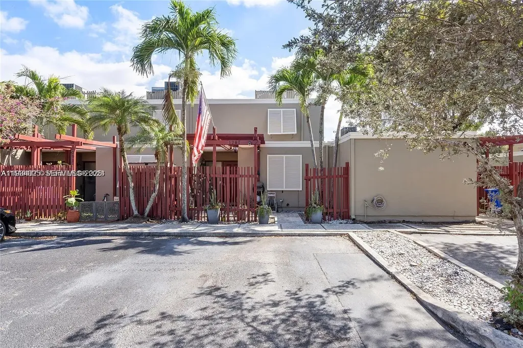 1281 W Fairway Road Pembroke Pines FL 33026