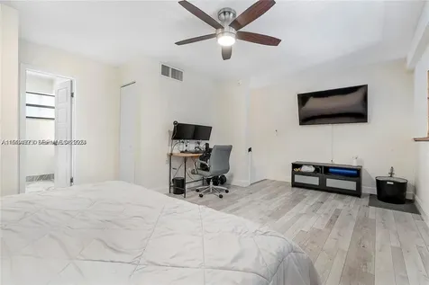 1281 W Fairway Road Pembroke Pines FL 33026
