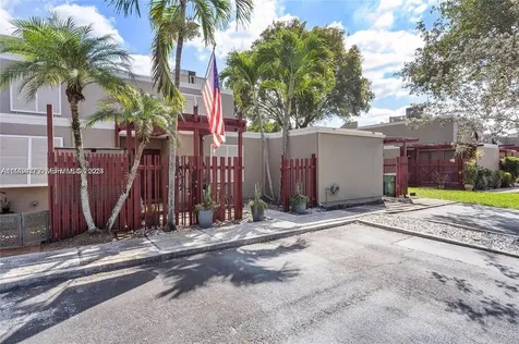 1281 W Fairway Road Pembroke Pines FL 33026