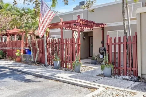 1281 W Fairway Road Pembroke Pines FL 33026