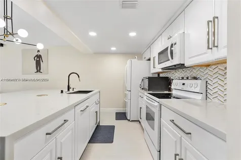 1281 W Fairway Road Pembroke Pines FL 33026