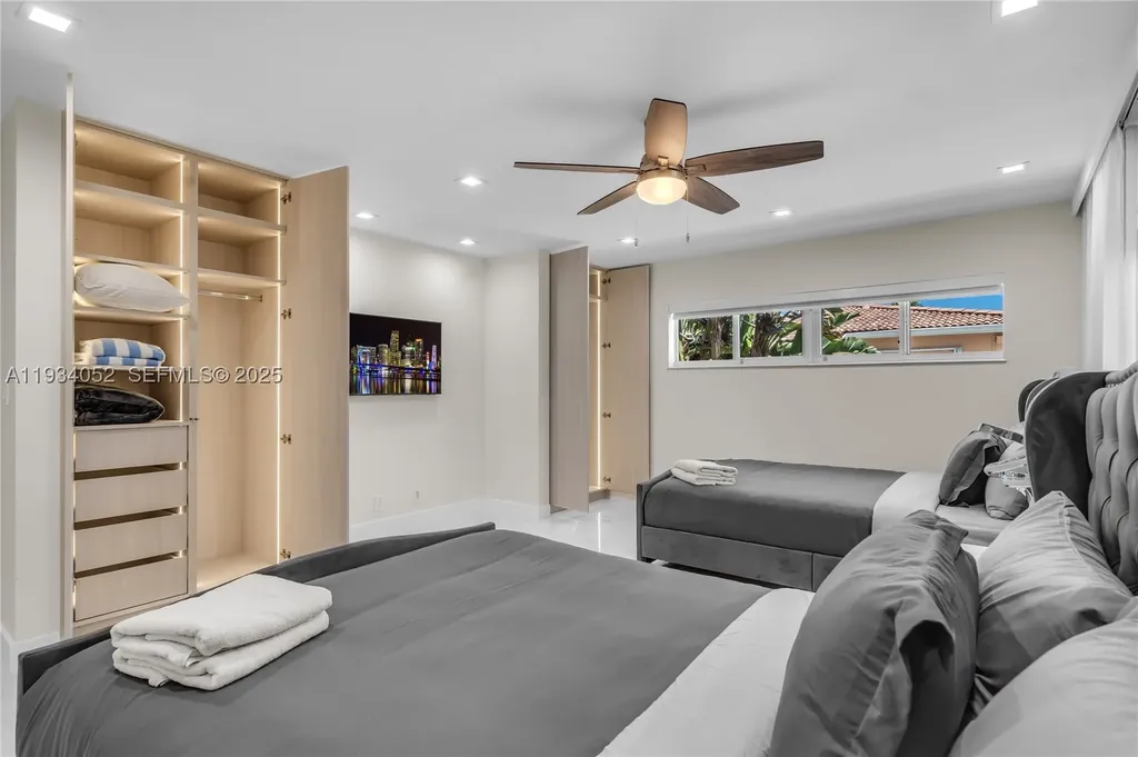 1045 Hollywood Boulevard Hollywood FL 33019