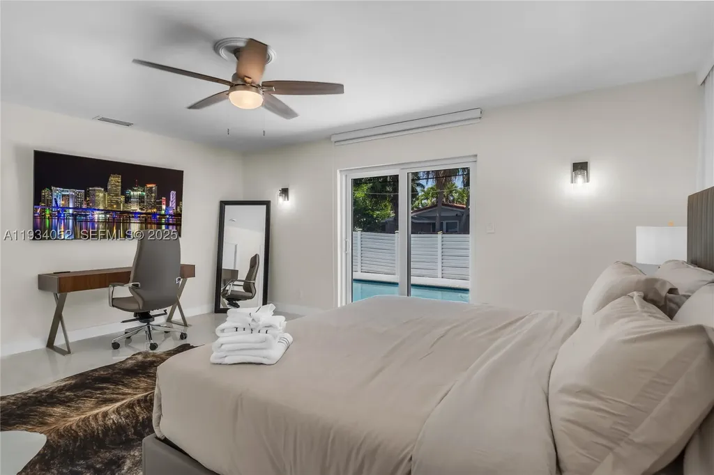 1045 Hollywood Boulevard Hollywood FL 33019