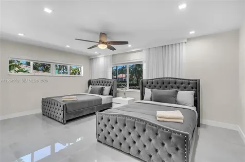 1045 Hollywood Boulevard Hollywood FL 33019