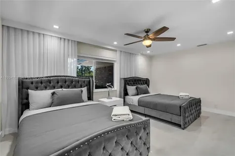 1045 Hollywood Boulevard Hollywood FL 33019