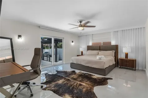1045 Hollywood Boulevard Hollywood FL 33019