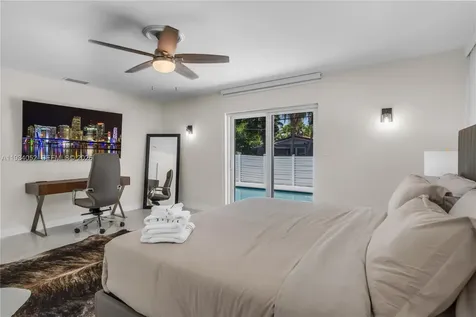 1045 Hollywood Boulevard Hollywood FL 33019
