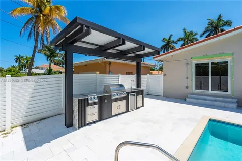 1045 Hollywood Boulevard Hollywood FL 33019