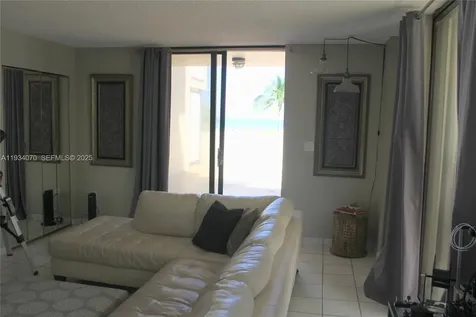 1623 Collins Avenue Miami Beach FL 33139