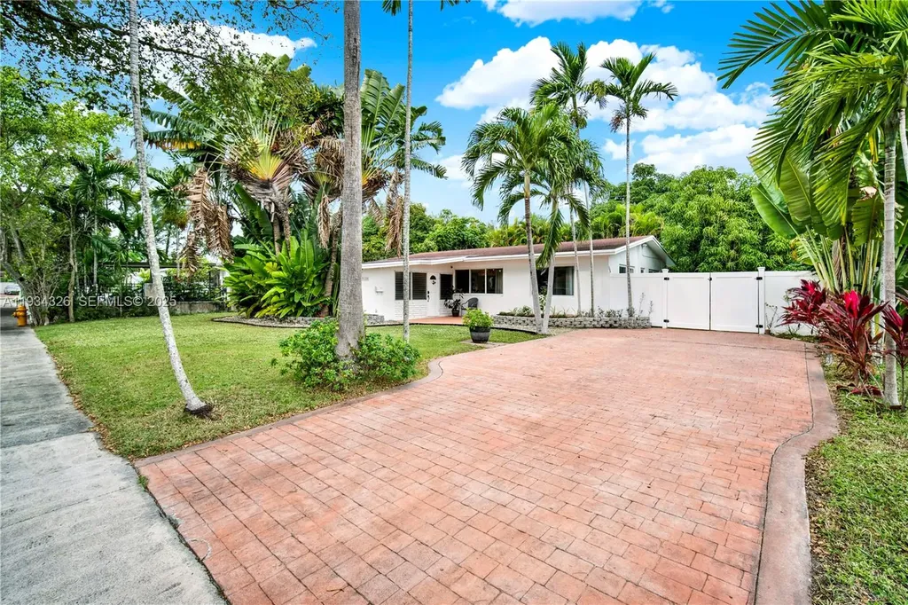 7135 SW 19th Terrace Miami FL 33155
