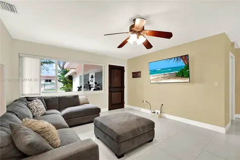 7135 SW 19th Terrace Miami FL 33155