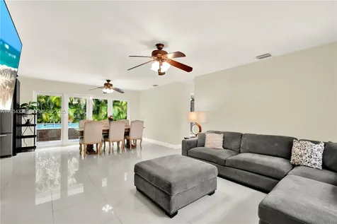 7135 SW 19th Terrace Miami FL 33155