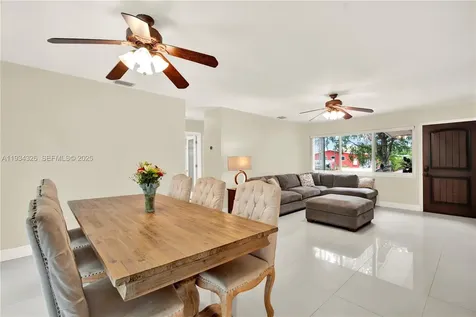 7135 SW 19th Terrace Miami FL 33155