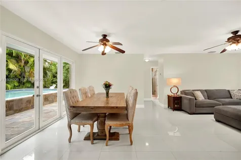 7135 SW 19th Terrace Miami FL 33155