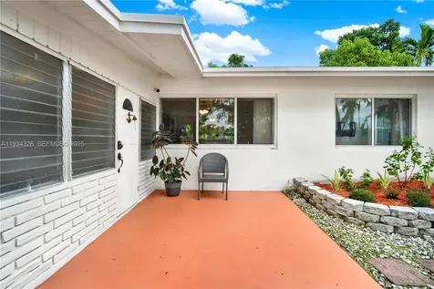 7135 SW 19th Terrace Miami FL 33155