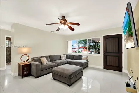 7135 SW 19th Terrace Miami FL 33155