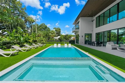19900 NE 21st Court Miami FL 33179