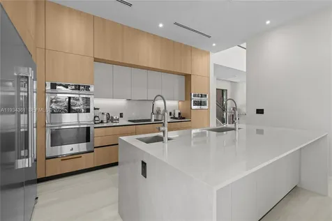 19900 NE 21st Court Miami FL 33179