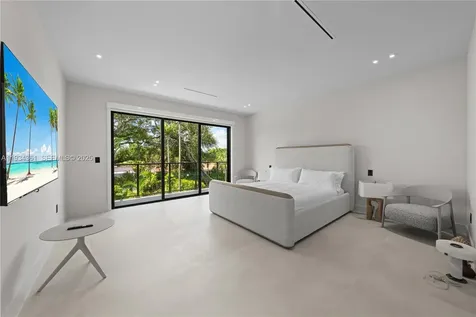 19900 NE 21st Court Miami FL 33179