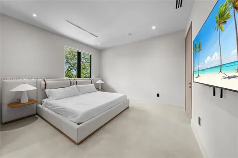 19900 NE 21st Court Miami FL 33179