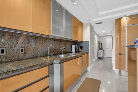 2600 Island Boulevard Aventura FL 33160