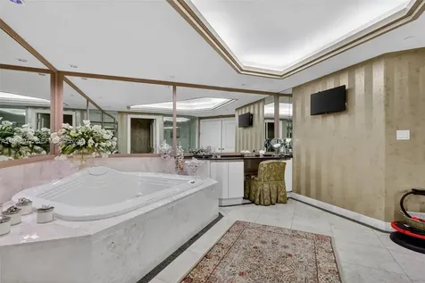 2600 Island Boulevard Aventura FL 33160