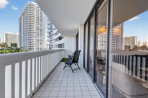 1000 Island Boulevard Aventura FL 33160