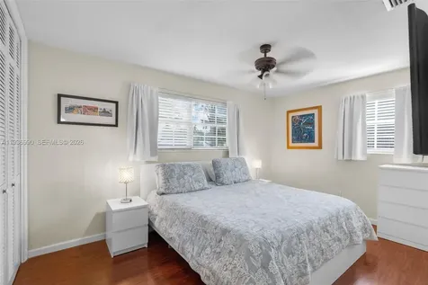 1160 NW 86th Terrace Pembroke Pines FL 33024