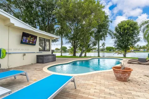 1160 NW 86th Terrace Pembroke Pines FL 33024