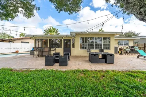 1160 NW 86th Terrace Pembroke Pines FL 33024