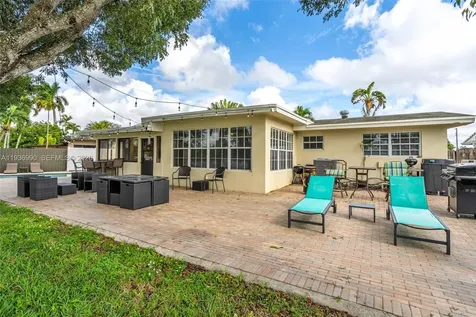 1160 NW 86th Terrace Pembroke Pines FL 33024