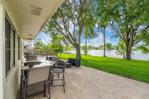 1160 NW 86th Terrace Pembroke Pines FL 33024
