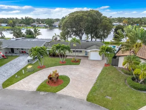 1160 NW 86th Terrace Pembroke Pines FL 33024