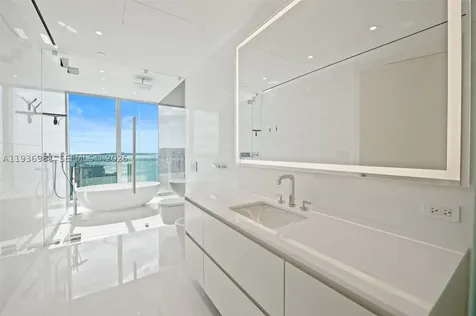 300 Biscayne Blvd Way Miami FL 33130
