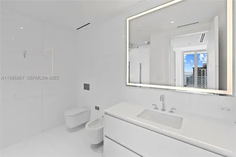 300 Biscayne Blvd Way Miami FL 33130