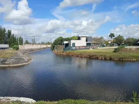 550 SW 136th Place Miami FL 33184