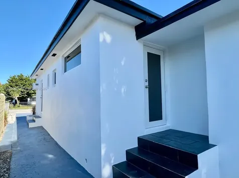 542 E 20th Street Hialeah FL 33013