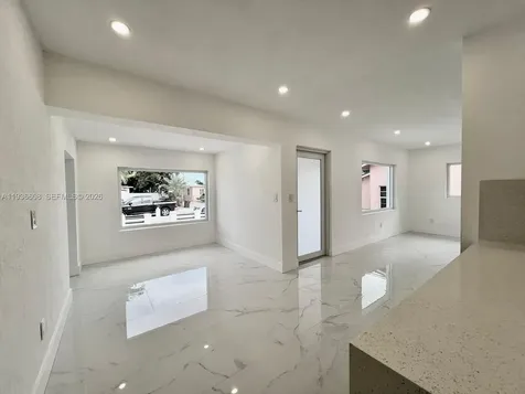 542 E 20th Street Hialeah FL 33013