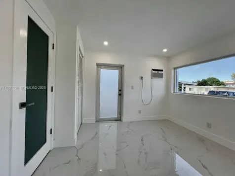 542 E 20th Street Hialeah FL 33013