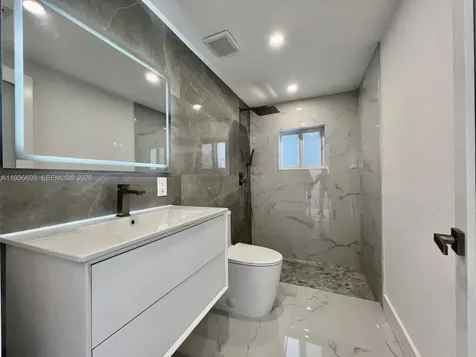 542 E 20th Street Hialeah FL 33013