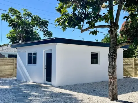 542 E 20th Street Hialeah FL 33013
