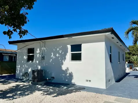 542 E 20th Street Hialeah FL 33013