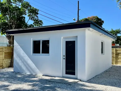 542 E 20th Street Hialeah FL 33013