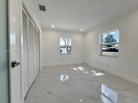 542 E 20th Street Hialeah FL 33013