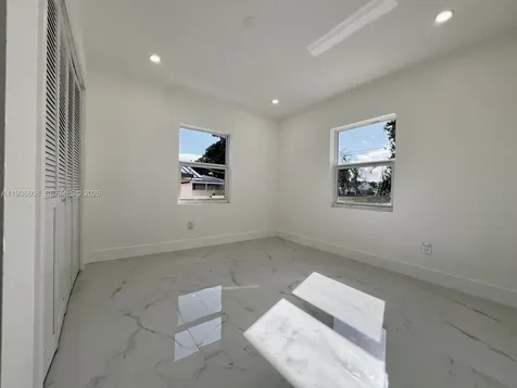 542 E 20th Street Hialeah FL 33013