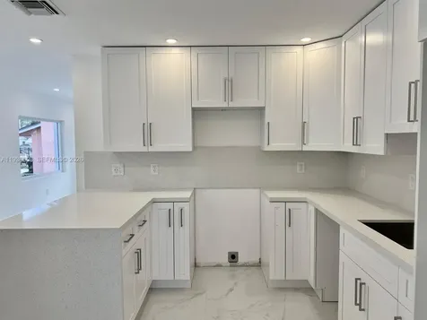 542 E 20th Street Hialeah FL 33013