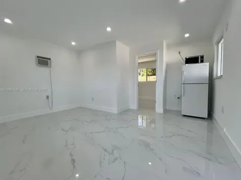 542 E 20th Street Hialeah FL 33013
