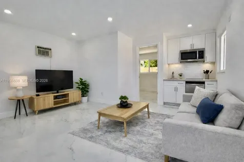 542 E 20th Street Hialeah FL 33013