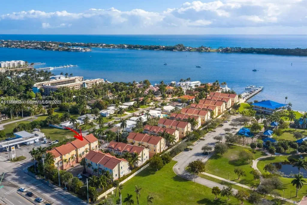 104 Harbors Way Boynton Beach FL 33435